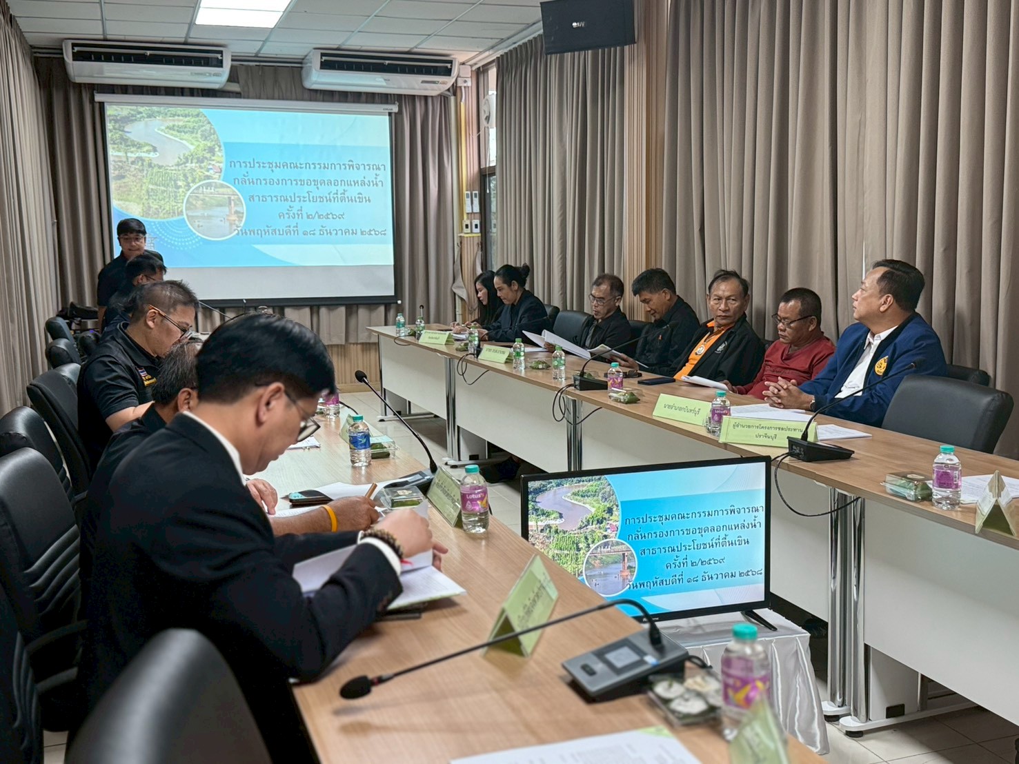 title - วันพฤหัสบดีที่ 18 ธันวาคม 2568 เวลา 10.30 น. นายวิทูล ประดิษฐบุญ ปฏิรูปที่ดินจังหวัดปราจีนบุรี เข้าร่วมการประชุม คณะกรรมการพิจารณากลั่นกรองการขอขุดลอกแหล่งน้ำสาธารณประโยชน์ที่ตื้นเขิน